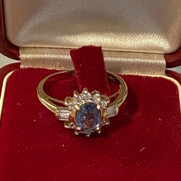 14k yellow gold Sapphire and diamond ring size 7 - Picture 4 of 6